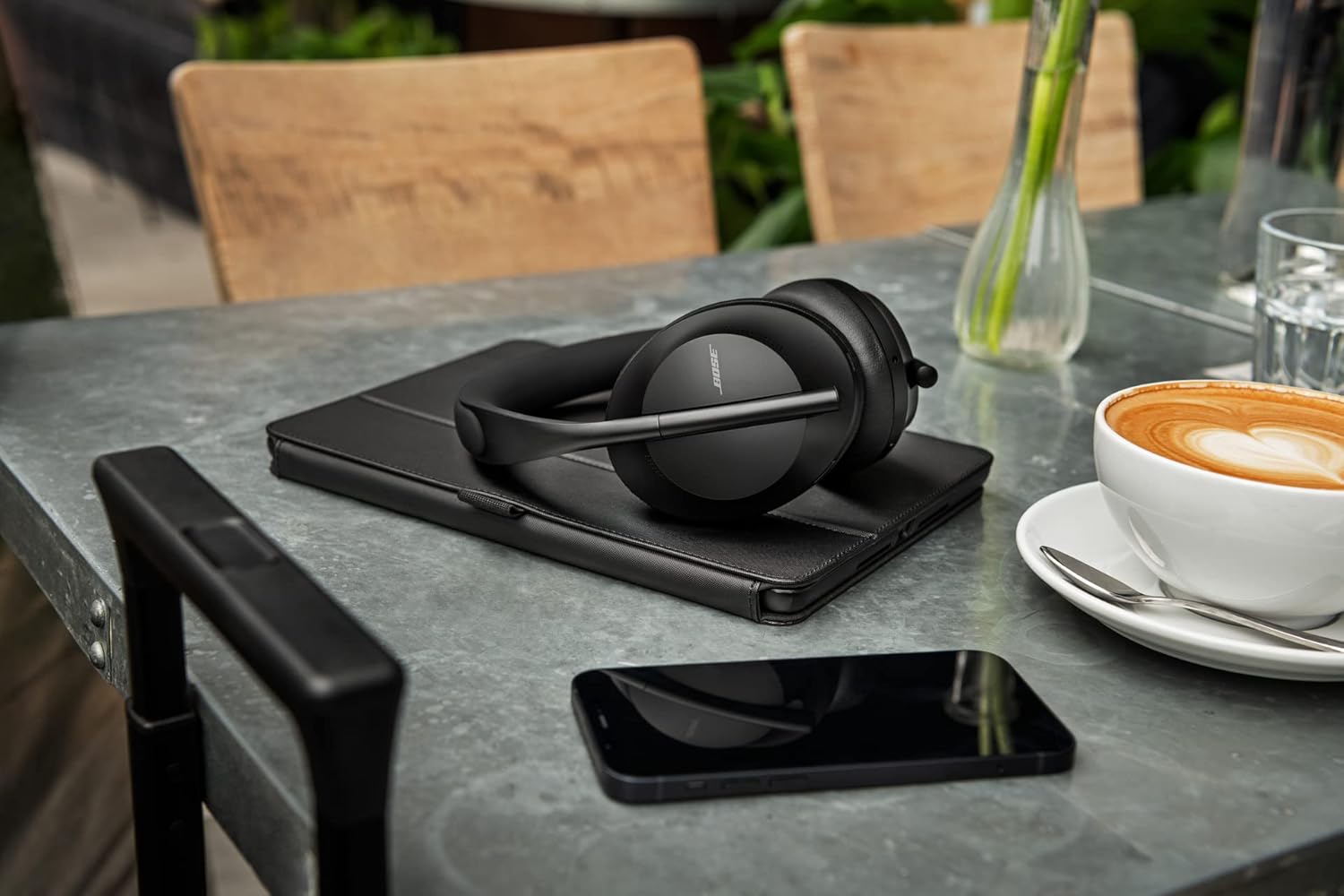 Bose 700 ノイズキャンセリングワイヤレスヘッドホン 最大20時間再生 タッチ操作 Amazon Alexa対応 トリプルブラック