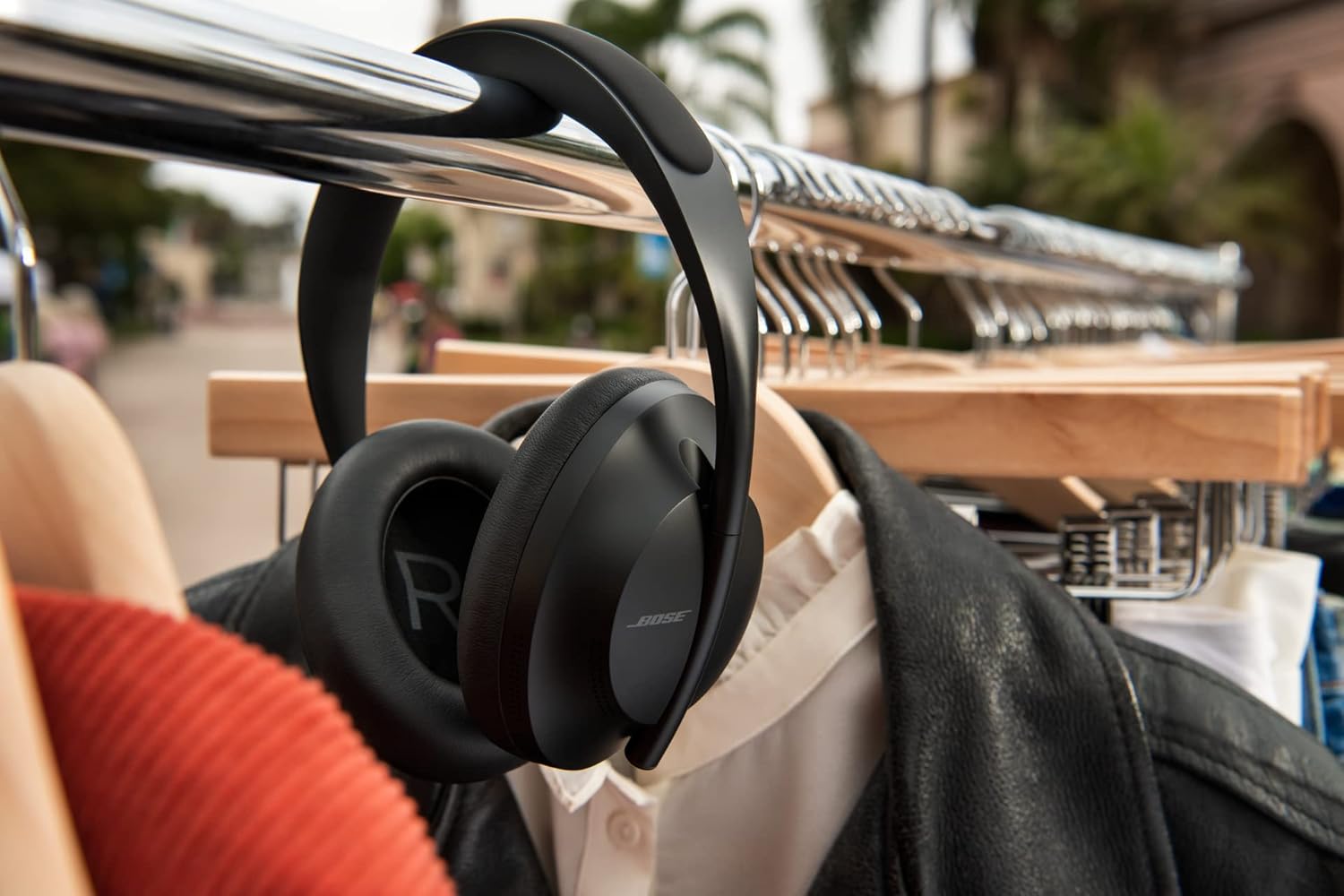 Bose 700 ノイズキャンセリングワイヤレスヘッドホン 最大20時間再生 タッチ操作 Amazon Alexa対応 トリプルブラック