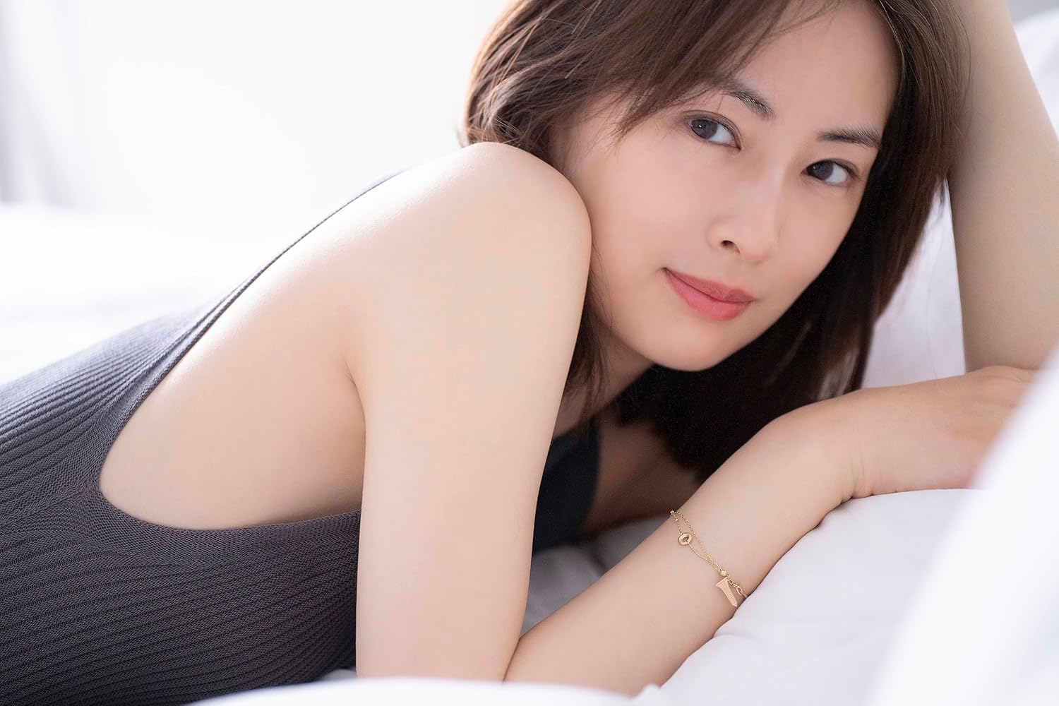 「北川景子 20周年記念 写真集『37』」