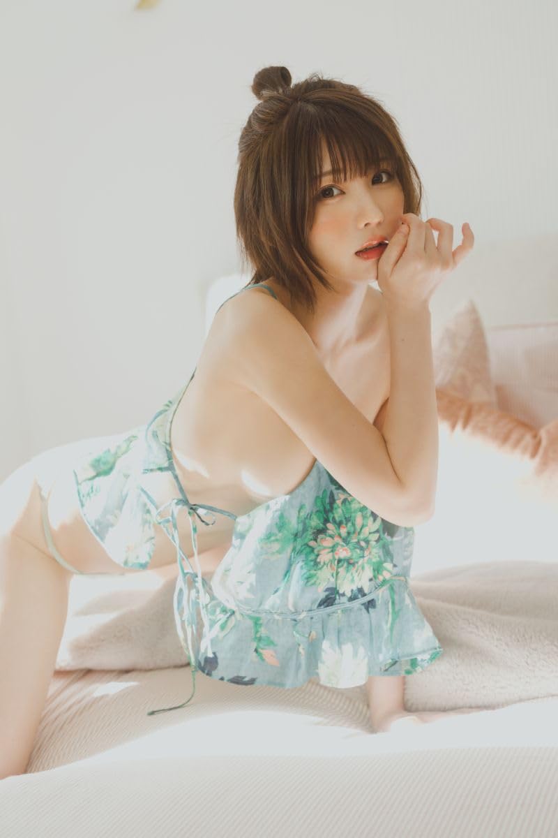 「えなこ最新写真集」