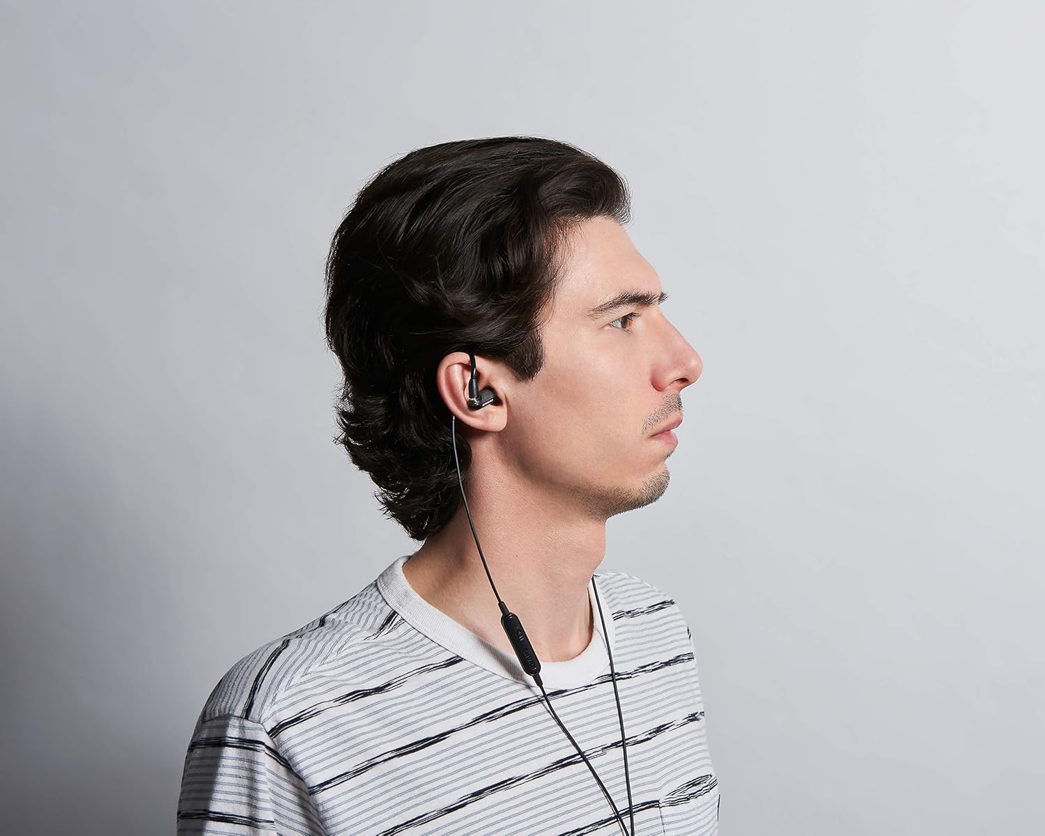 高遮音性カナル型イヤホン SHURE AONIC 3 ブラック / マイク・リモコン付 【国内正規品/保証2年】