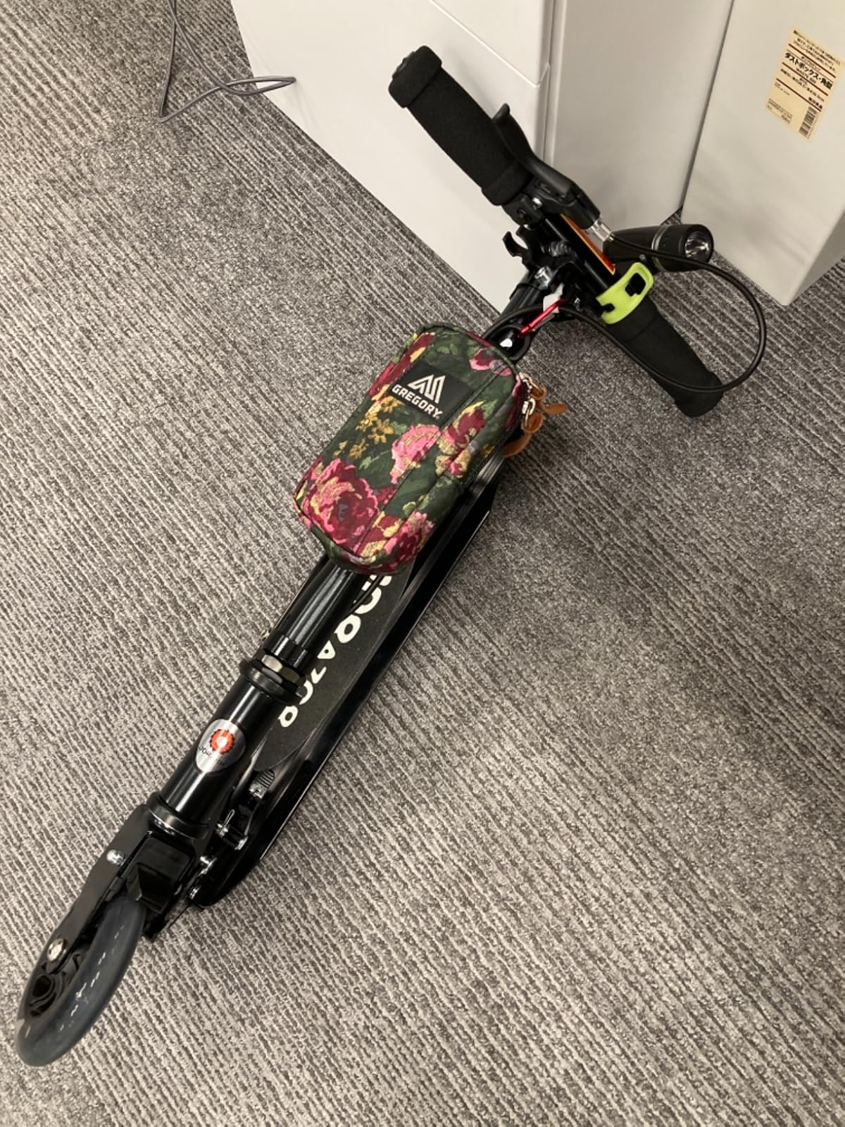 光るLEDホイール付き折り畳み式キックボード 高さ調整可能 大人・子供用 90kg耐荷重