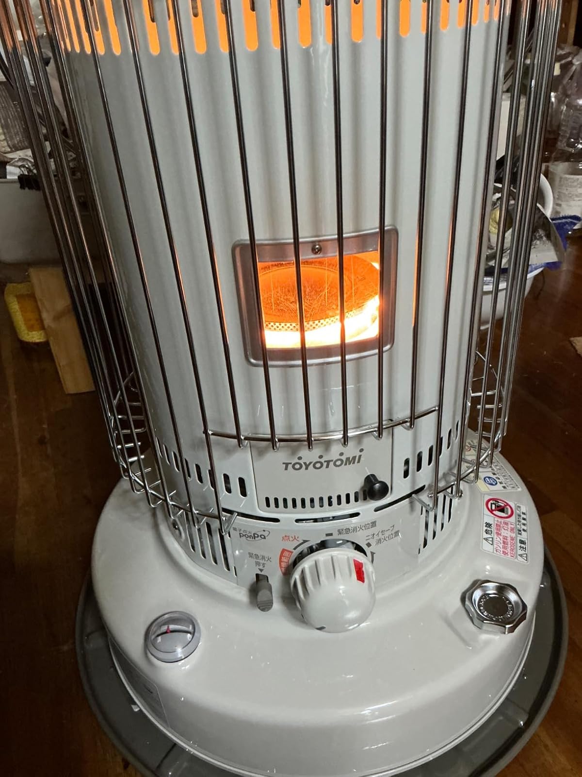 対流型石油ストーブ【日本製】ホワイト・木造17畳対応・コンクリート24畳対応 KS-67H(W)