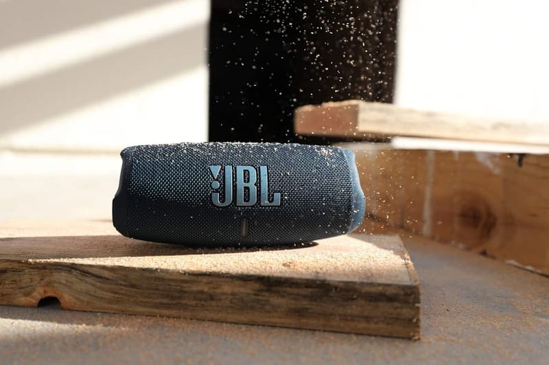ポータブルBluetoothスピーカー JBL CHARGE5 - 防塵防水IP67、USB-C充電、パッシブラジエーター搭載、ブルー