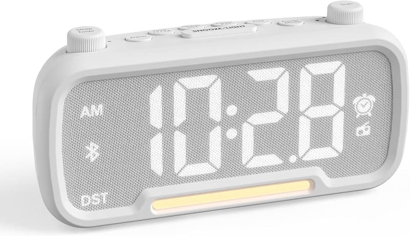 Bluetoothスピーカー付きデジタル目覚まし時計 FMラジオ・ナイトライト・スヌーズ機能 オフィス・寝室用 ホワイト