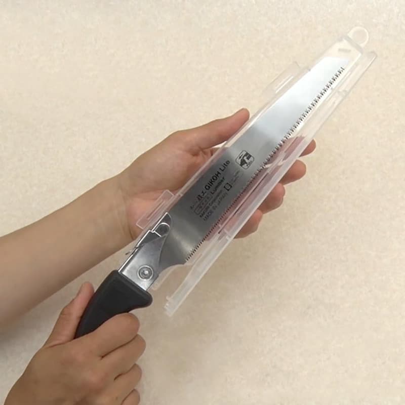 替刃式の一般木材用ノコギリ（210mm、収納ケース付）日本製ブレード使用