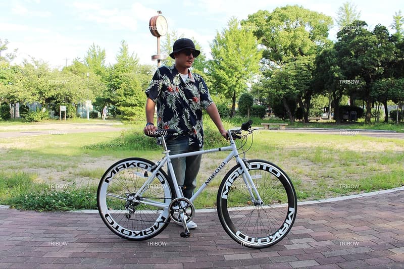通勤通学に最適 クロスバイク シマノ6段変速 フラットハンドルバー 700C 60mmディープリム 4色