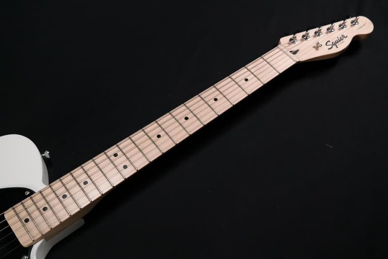 Squier Sonic Esquire エレキギター（アークティックホワイト、メイプル指板、ソフトケース付）