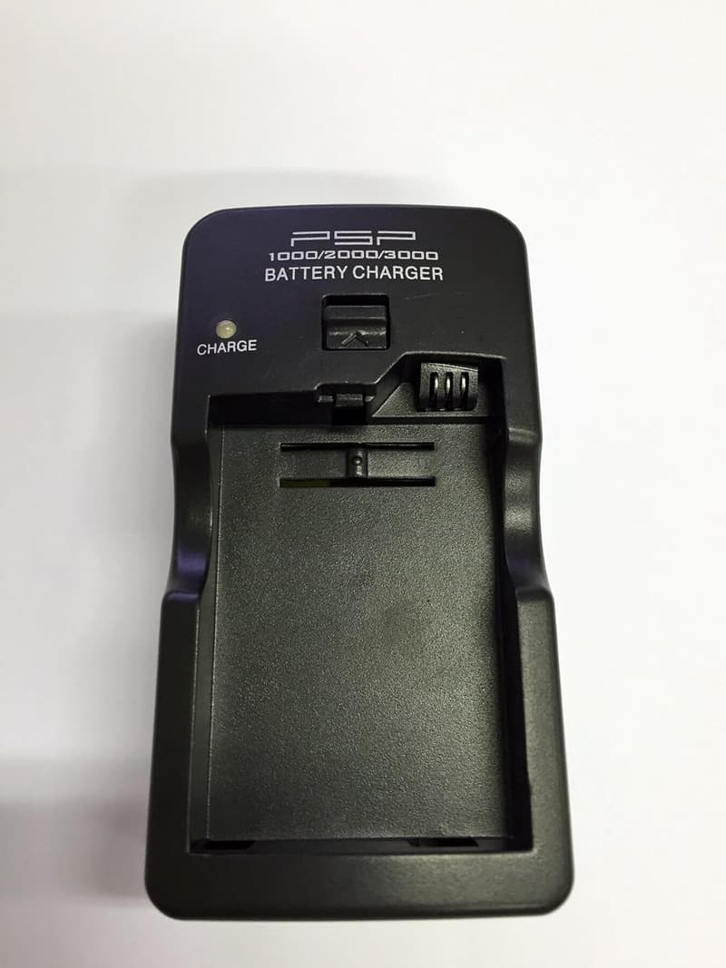 PSP1000/2000/3000対応 マルチバッテリーチャージャー
