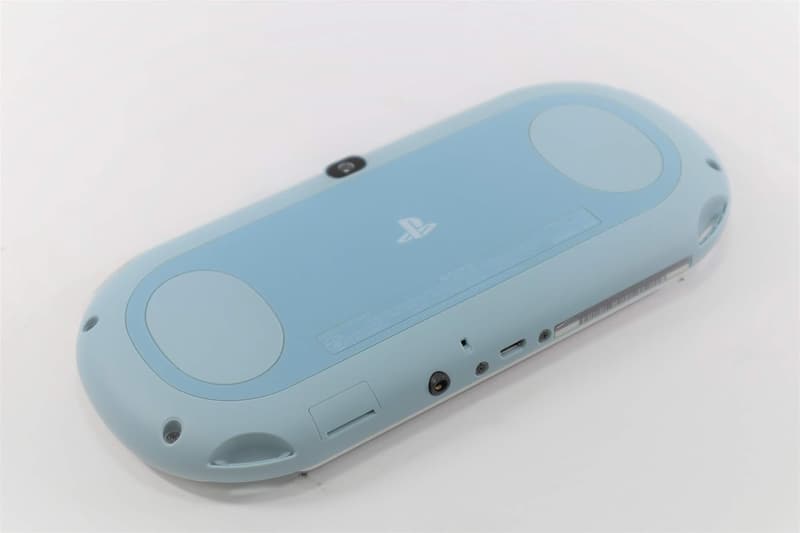 PlayStation Vita Wi-Fiモデル ライトブルー/ホワイト (PCH-2000ZA14)【生産終了】