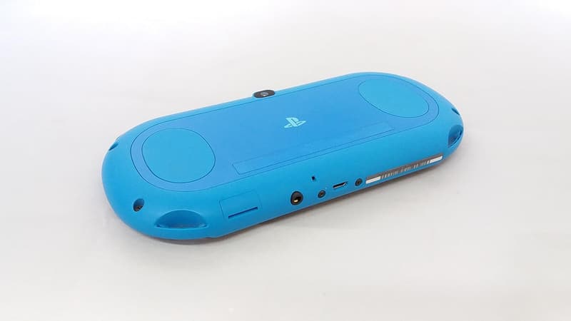 PlayStation Vita Wi-Fiモデル アクアブルー (PCH-2000ZA23)