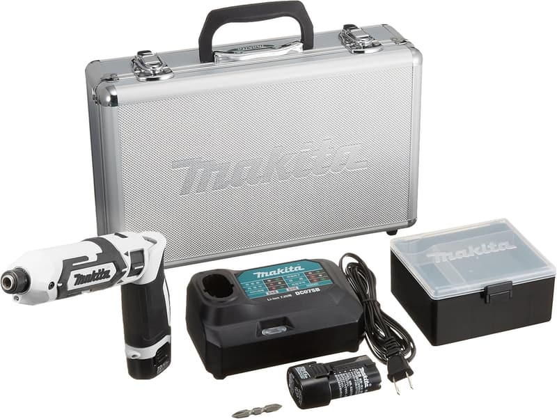マキタ ペン型インパクトドライバTD022 (7.2V) トルク25Nm バッテリー2本・充電器付