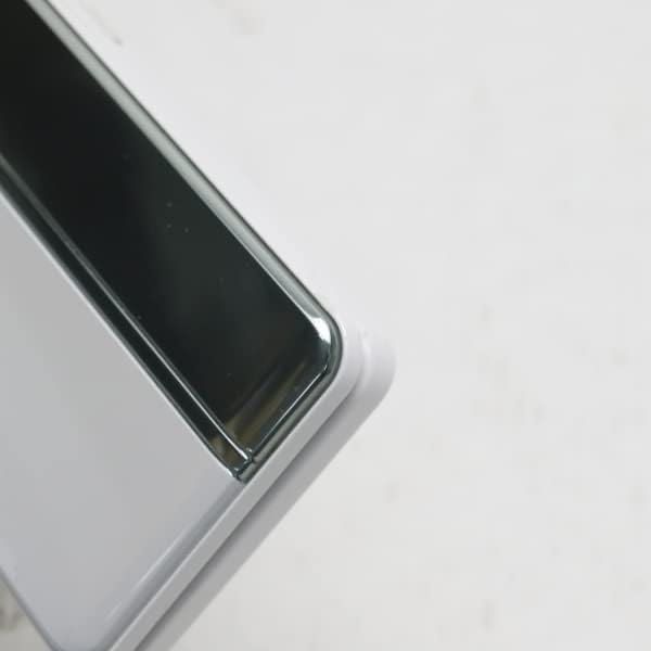 docomoホワイト 白ロム SIMフリースマートフォン