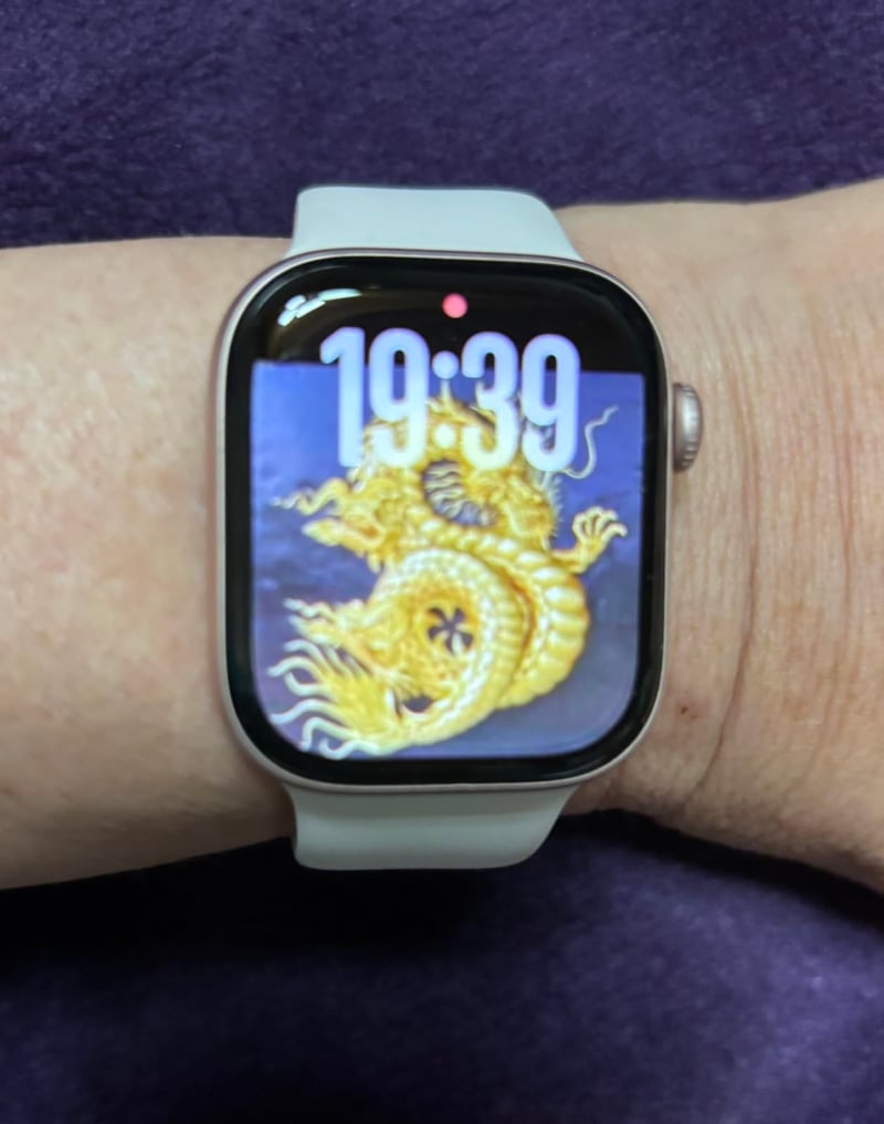 Apple Watch Series 10 GPSモデル 42mm ジェットブラックアルミケース＋2年延長AppleCare+