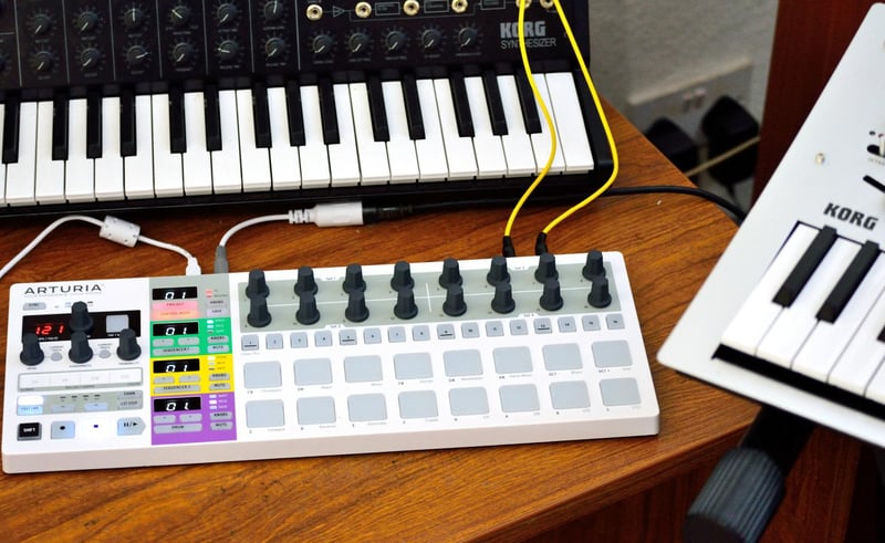 KORG MS-20 mini アナログシンセサイザー MIDI/USB端子付き パッチケーブル付属