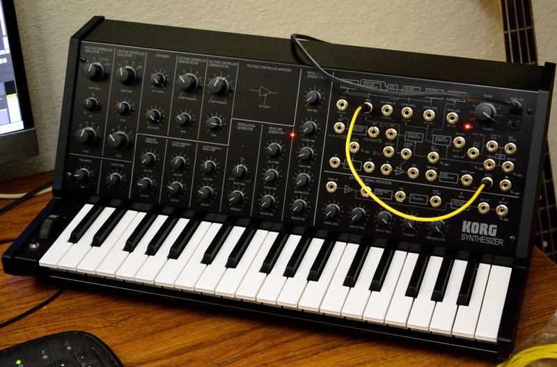 KORG MS-20 mini アナログシンセサイザー MIDI/USB端子付き パッチケーブル付属