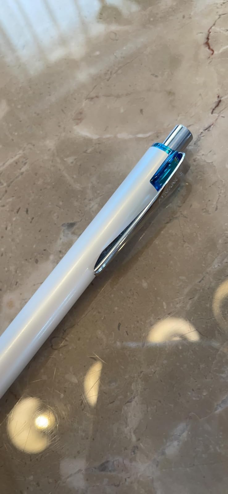 シャーペン クルトガアドバンス 0.5mm 芯折れ防止機構 ホワイト