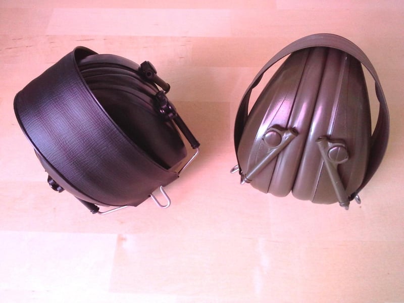 3M PELTORブルズアイI折りたたみ式イヤーマフ（27dB・グリーン）