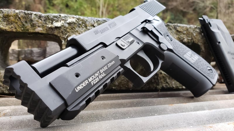 シグ・ザウエル P226 レイル ガスブローバック（18歳以上）