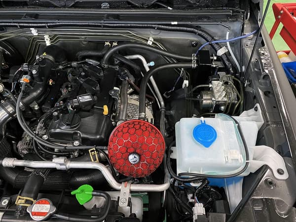 ジムニー(JB64W)用 HKS レーシングサクション エアクリーナー＆オイルキャッチタンクセット