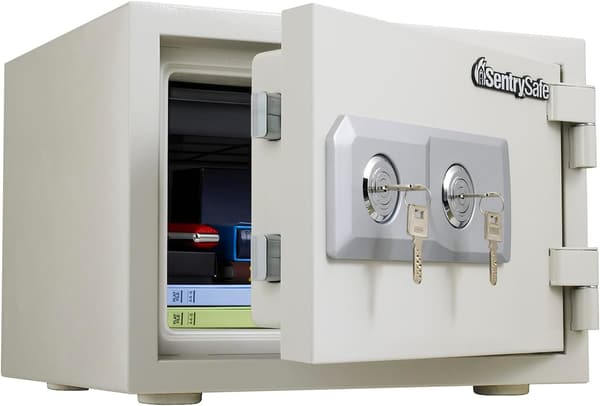 家庭用 JIS規格 1時間耐火金庫 15L フラットキー トレイ付 グレーホワイト SENTRY JBS-K310