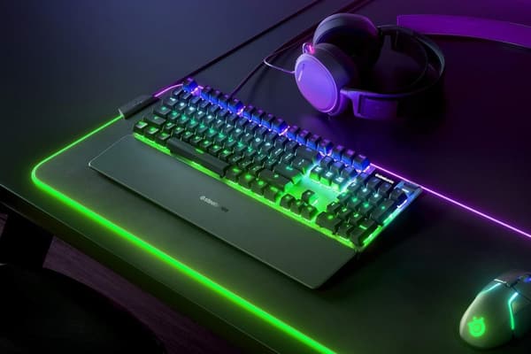 Apex Pro ゲーミングキーボード 有線 英語配列 OmniPointスイッチ 有機ELディスプレイ搭載 ブラック