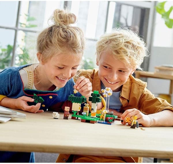 マインクラフト ミツバチの養蜂場 LEGOブロック おもちゃ 8歳以上