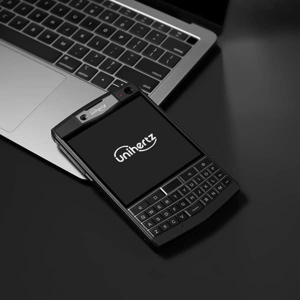 SIMフリー・アンドロイド10 タフネススマートフォン（Unihertz Titan） 6GB RAM・128GB ROM・QWERTYキーボード・黒