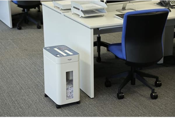 アイリスオーヤマ 静音家庭用シュレッダー クロスカット A4/180枚収容 17Lダストボックス