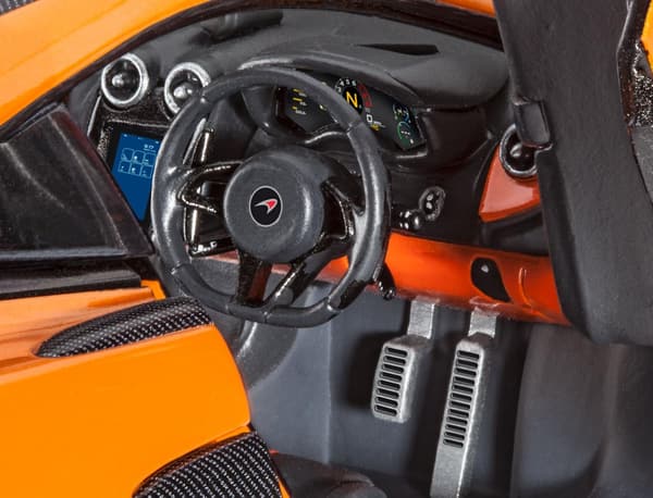 マクラーレン570S プラモデル 1/24スケール - ドイツRevell製