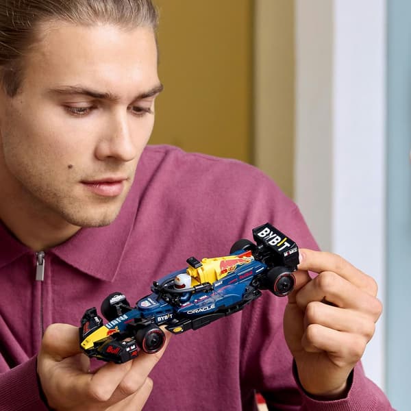 誕生日プレゼントに最適なLEGOスピードチャンピオン Oracle Red Bull Racing RB20 F1レースカー