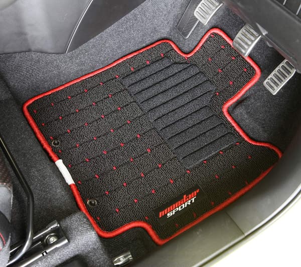 スイフトスポーツ/ZC33S用フロアマット（ブラック×レッド）