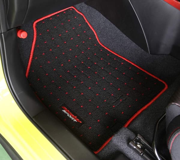 スイフトスポーツ/ZC33S用フロアマット（ブラック×レッド）