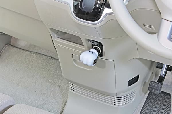 ディズニー ミッキーマウス USBシガーソケット 2口 12V車専用 通電モニター付