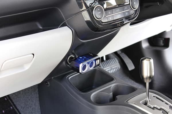 車専用2連USBシガーソケット（8A/12V）タブレット・スマホ同時充電可 Fizz-991
