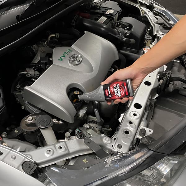 多走行車用エンジンオイル添加剤 180ml - KURE(呉工業)