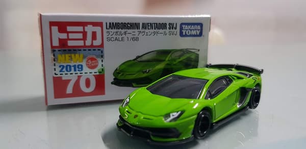 ランボルギーニ アヴェンタドール SVJ ミニカー (箱入り) 3歳以上用 おもちゃ TOMICA