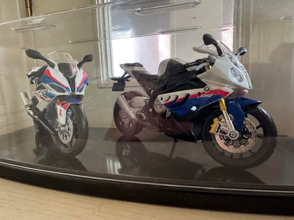 1/12 BMW S1000RR スポーツバイク（Maisto）