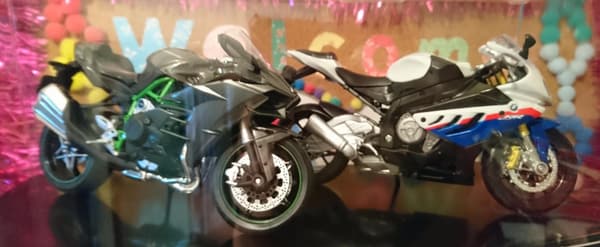1/12 BMW S1000RR スポーツバイク（Maisto）