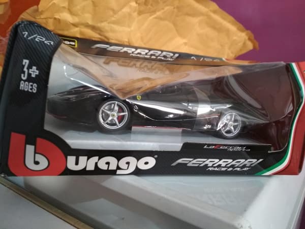 フェラーリ ラフェラーリ F70 アペルタ ブラック 1/24 ダイキャストモデルカー