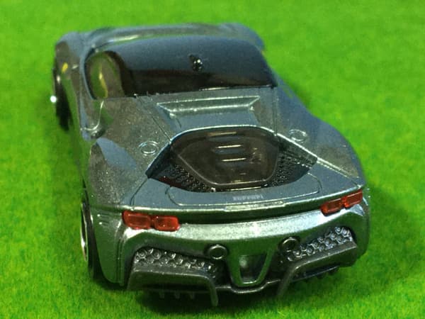 フェラーリ SF90 ストラダーレ 初回版 トミカ No.120