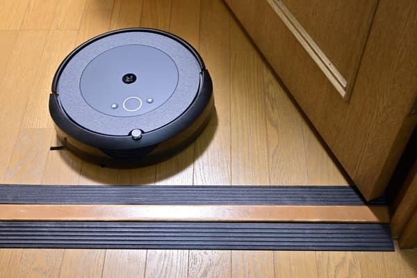 ルンバ i3+ 自動ゴミ収集ロボット掃除機 Alexa対応 Wi-Fi マッピング機能付き