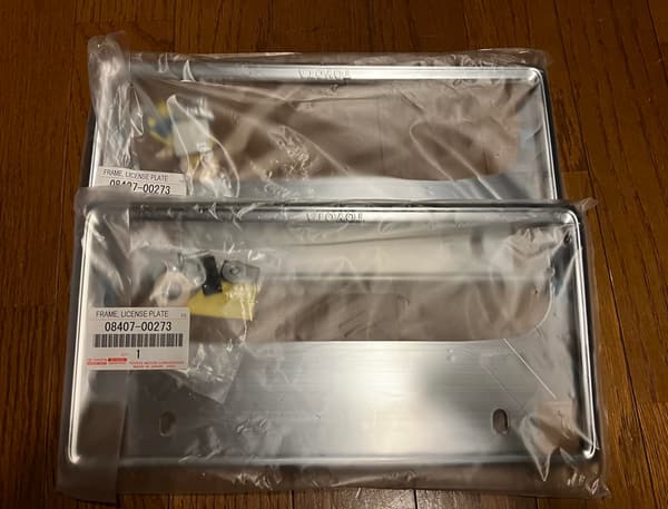 トヨタ純正 ナンバーフレーム デラックスタイプ 2枚セット 高級メッキ
